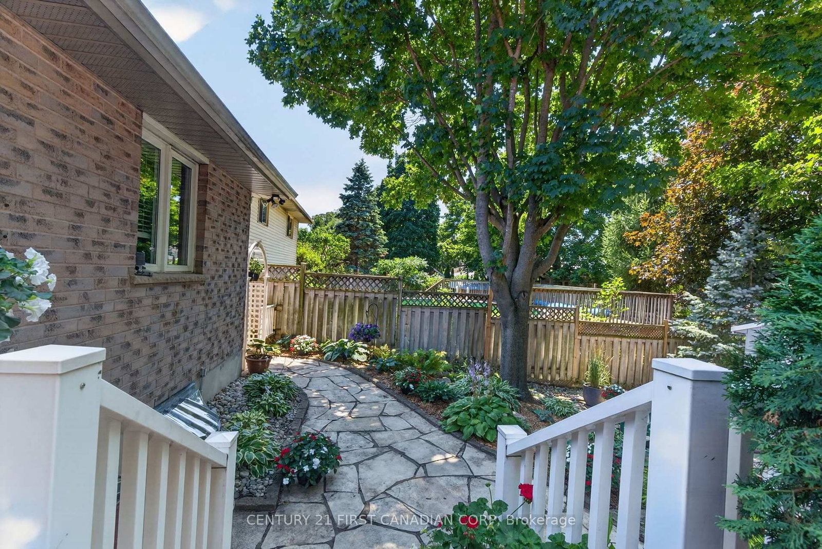 67 Moffatt Lane • Strathroy-Caradoc, ON photo 13