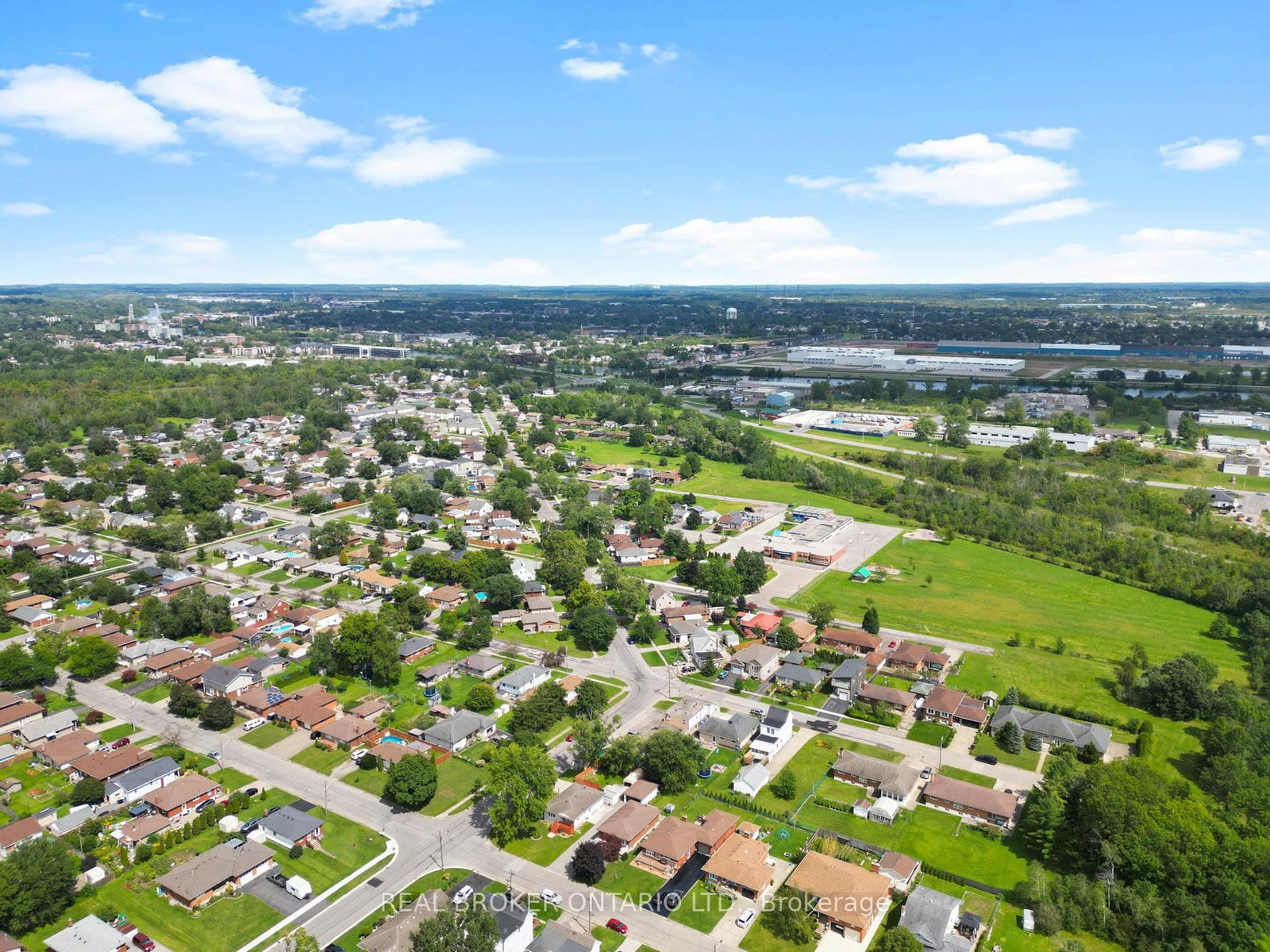 307 Kilgour Avenue • Welland, ON photo 3