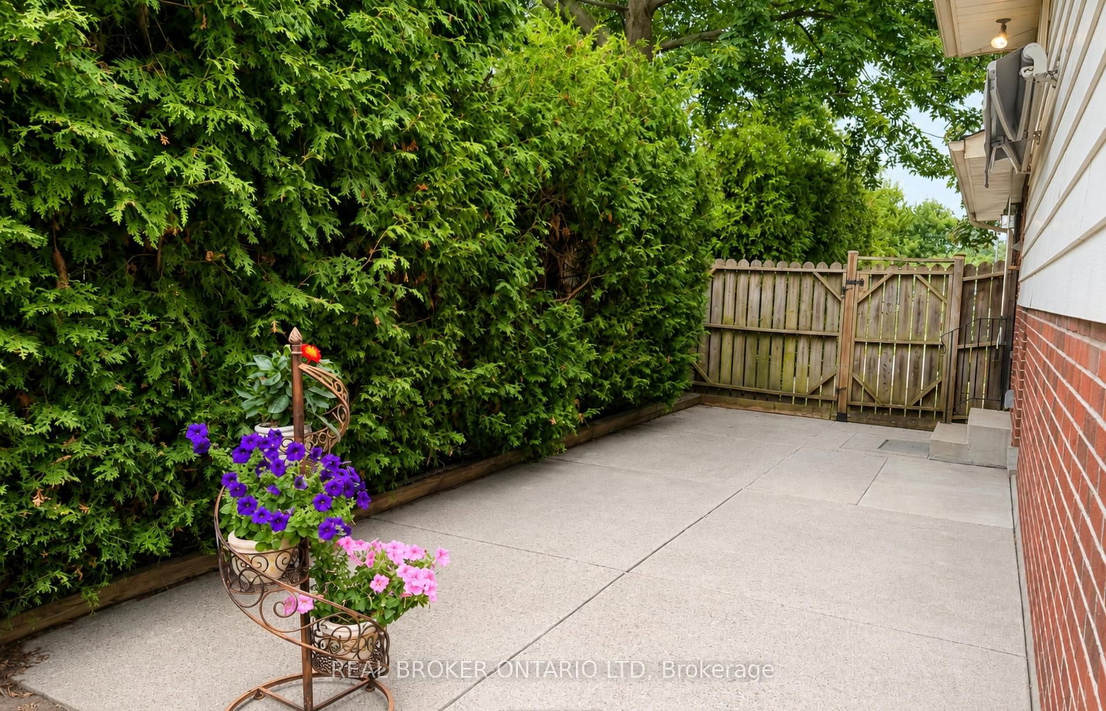 95 Clifton Crescent S • London South, ON photo 18