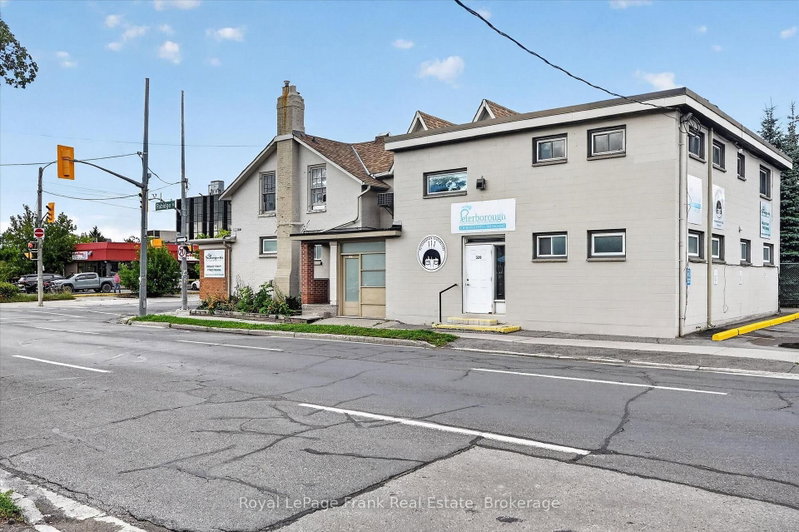 308 Charlotte St photo 3