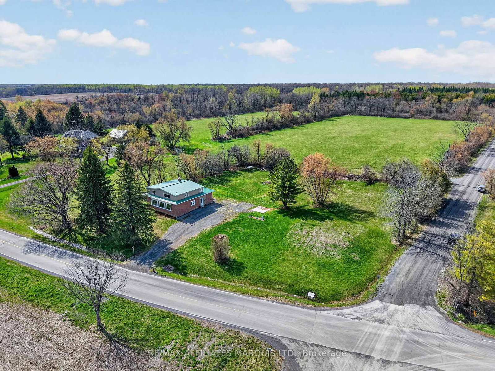 20033 Kenyon Conc Rd 4 Road • North Glengarry, ON photo 1