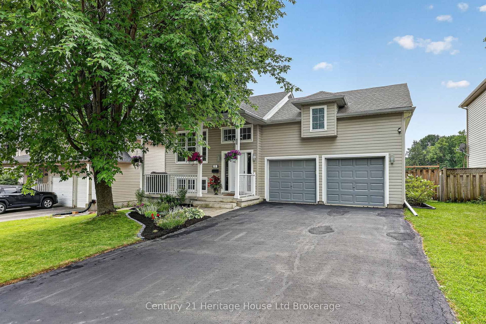 31 Owen Street • Ingersoll, ON photo 1