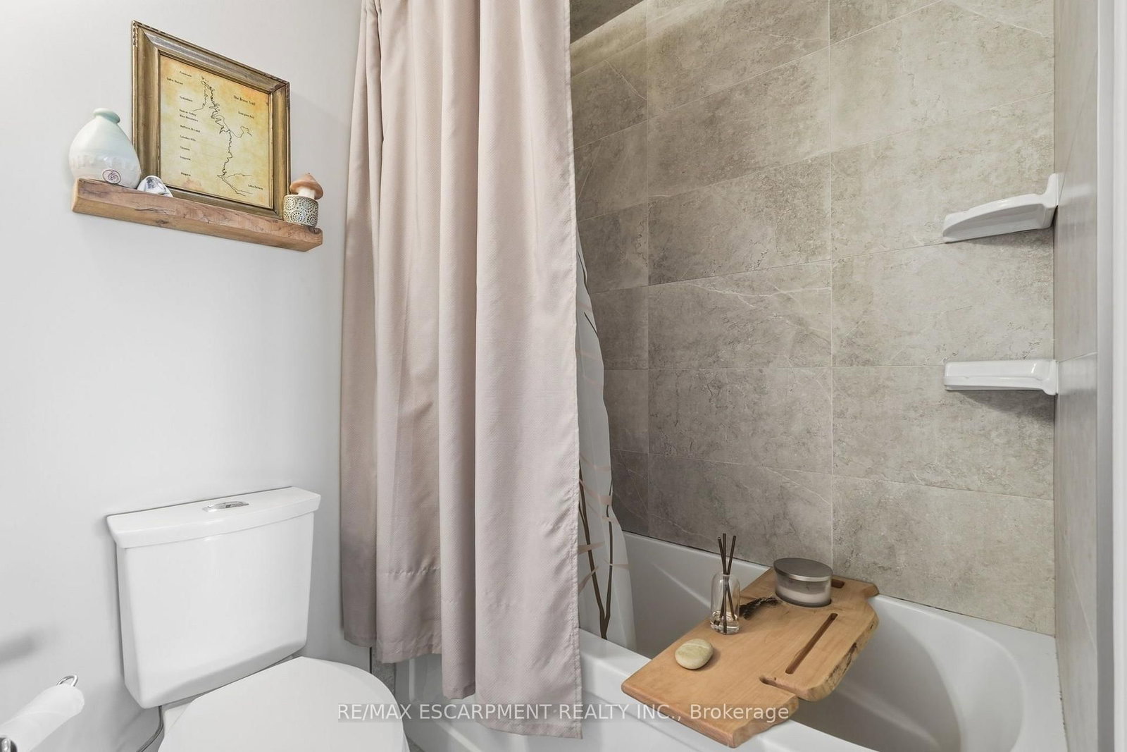 8 SLATER Court • Hamilton, ON photo 17