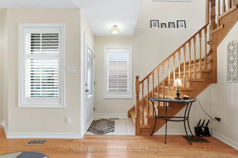 8 SLATER Court