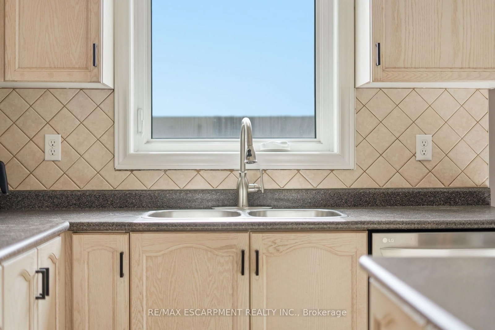 8 SLATER Court • Hamilton, ON photo 8