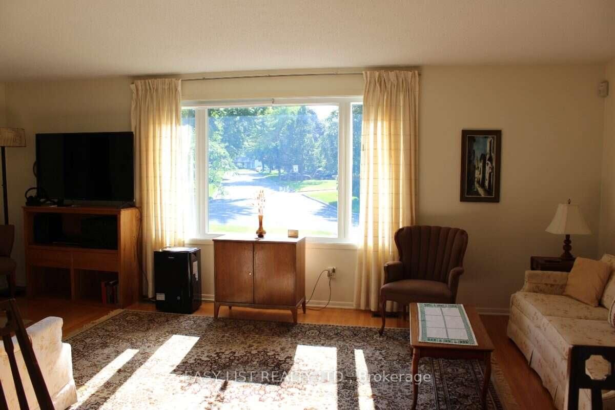 2154 Dutton Crescent • Ottawa, ON photo 10