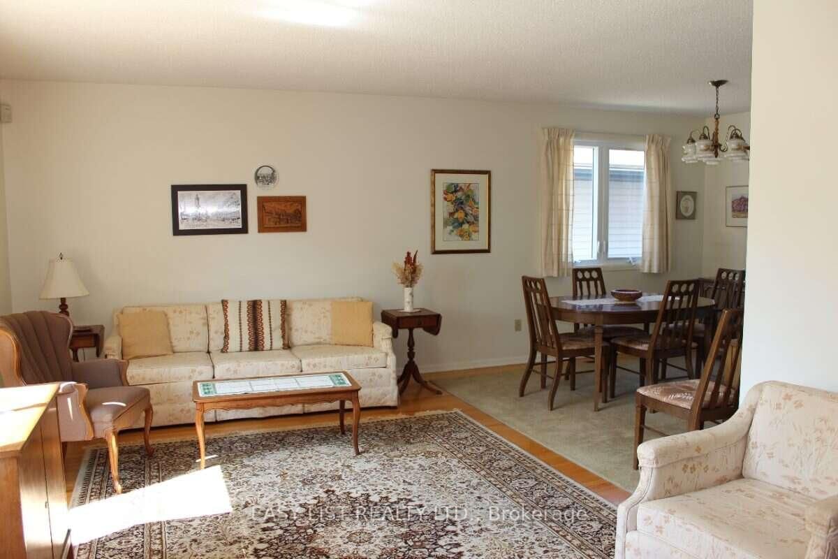 2154 Dutton Crescent • Ottawa, ON photo 9