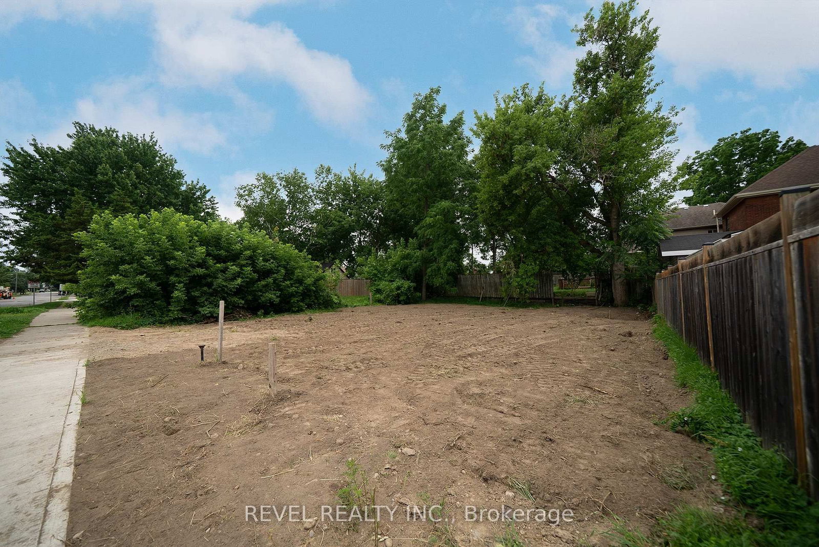 145 Catharine Avenue • Brantford, ON photo 4