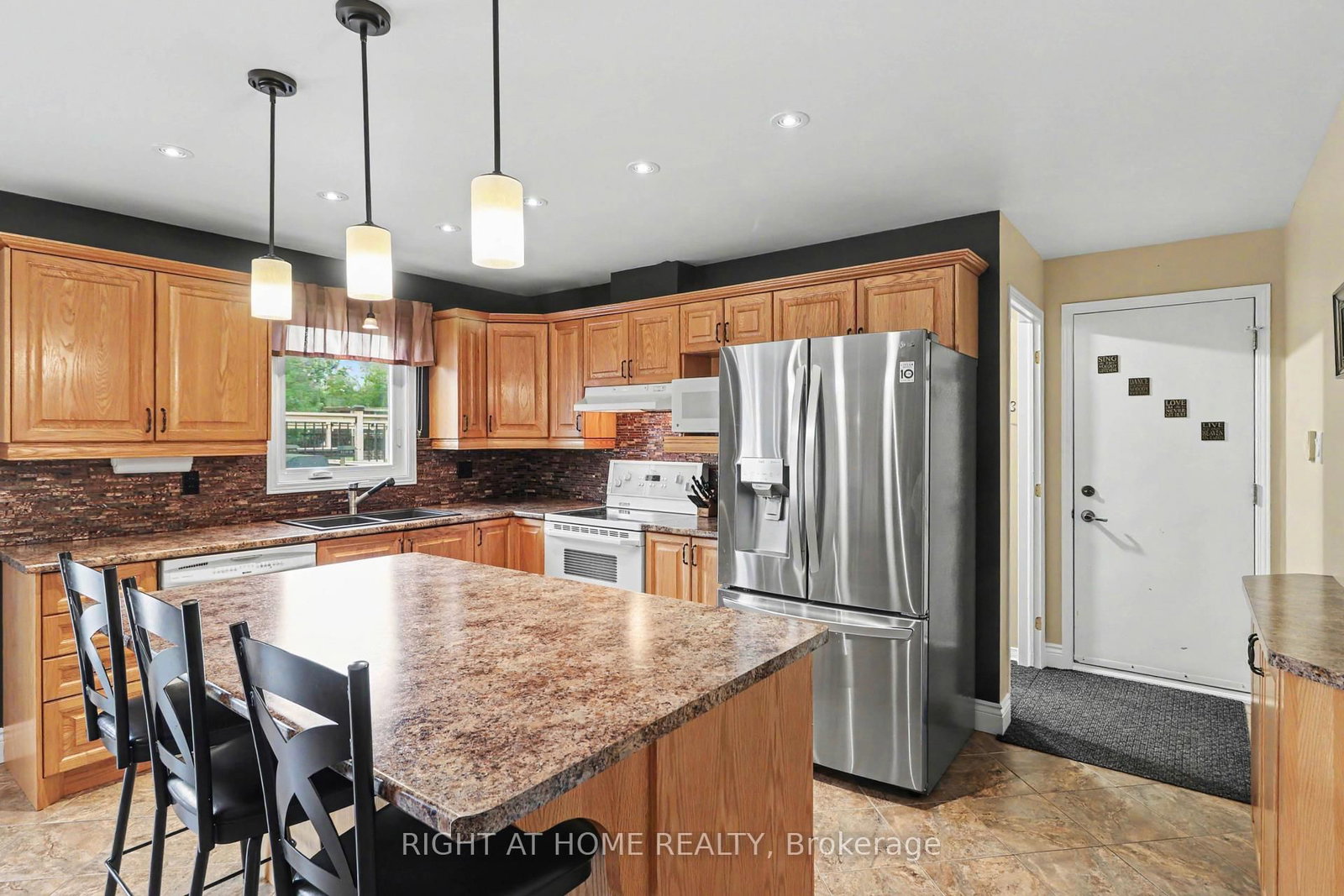 1250 Loeper Street • Orleans, ON photo 9