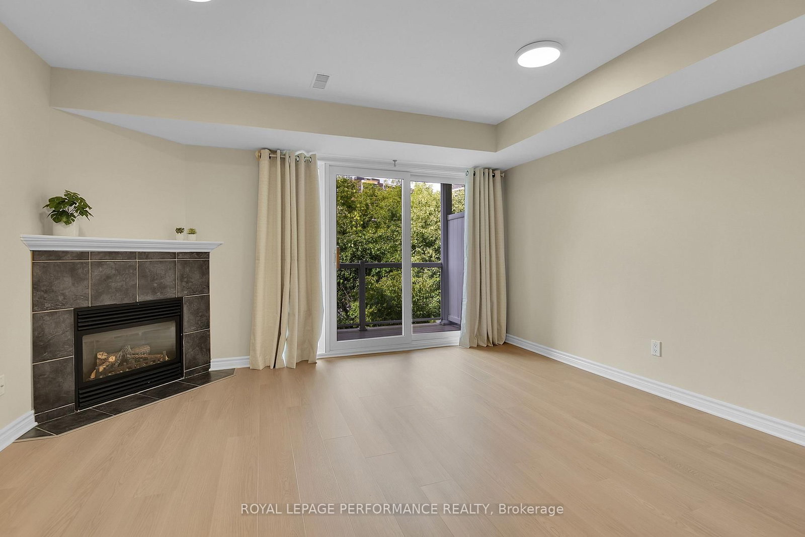 64 Mayflower Private • Ottawa, ON photo 10