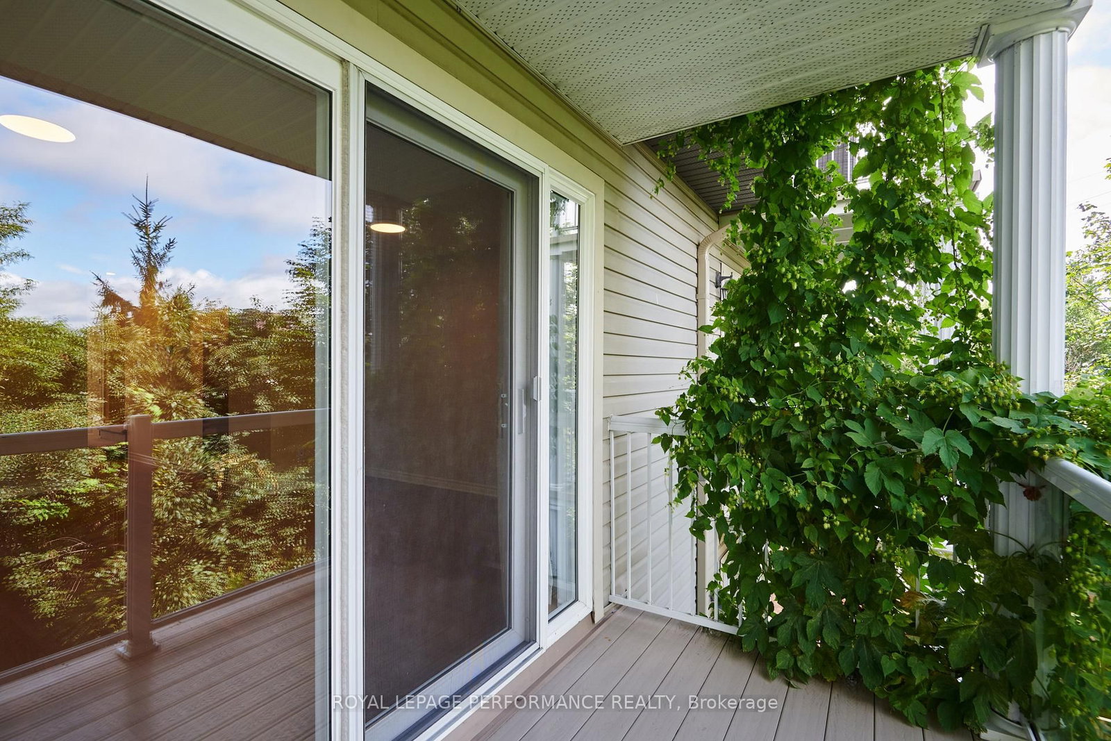 64 Mayflower Private • Ottawa, ON photo 15