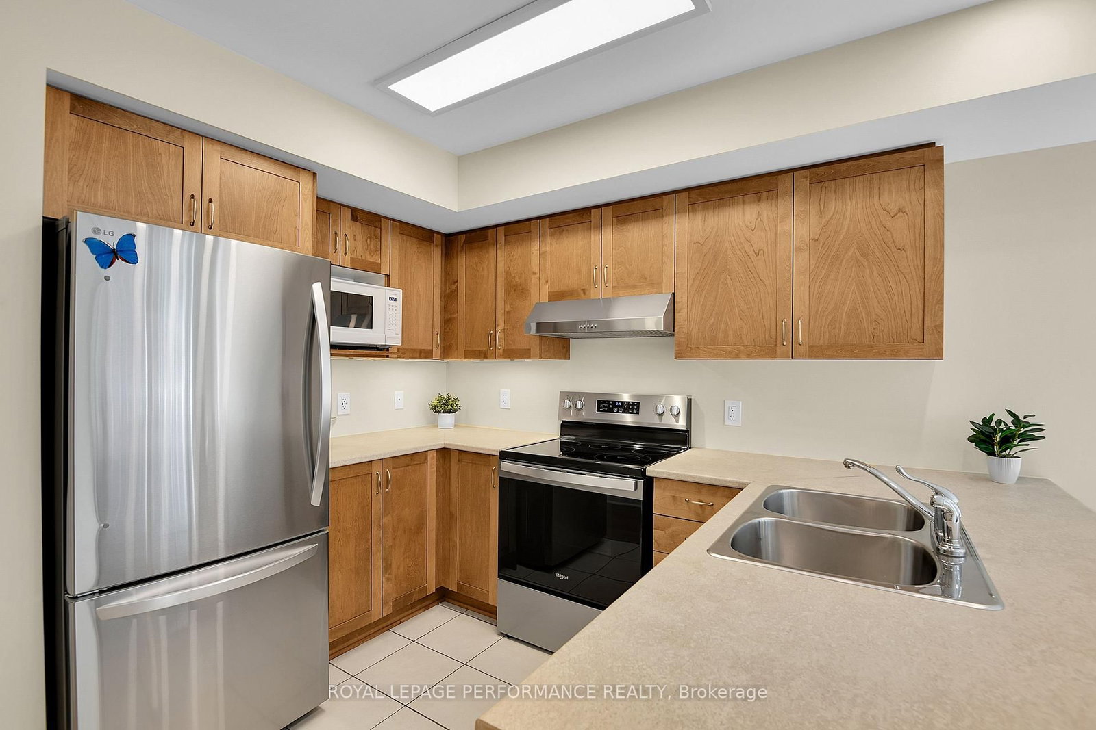 64 Mayflower Private • Ottawa, ON photo 17
