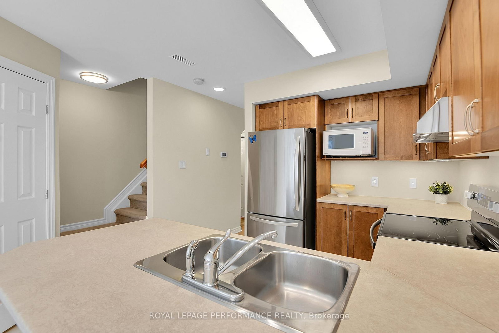 64 Mayflower Private • Ottawa, ON photo 18