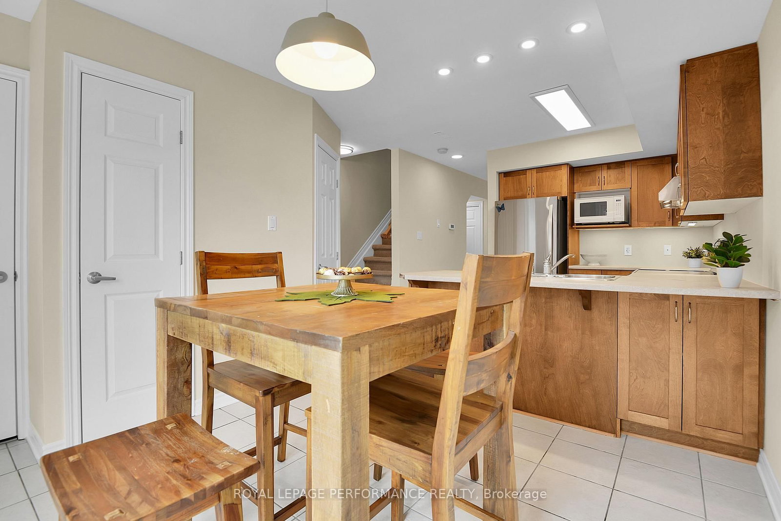 64 Mayflower Private • Ottawa, ON photo 21