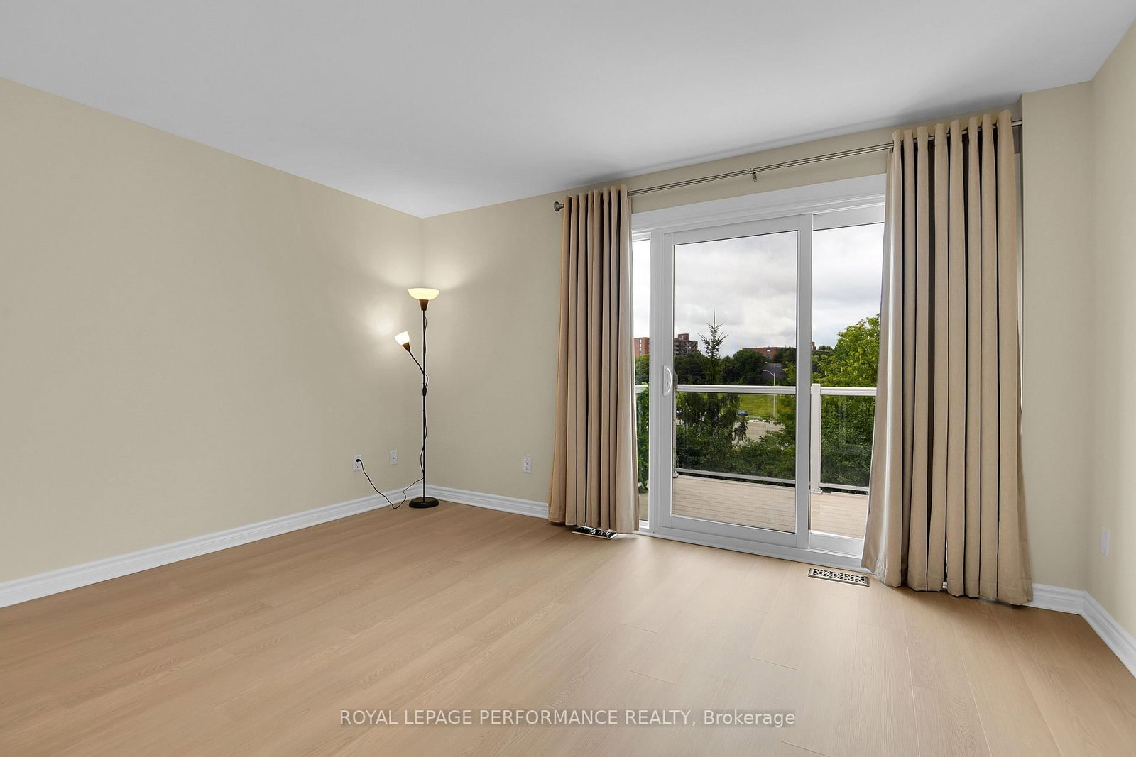 64 Mayflower Private • Ottawa, ON photo 25