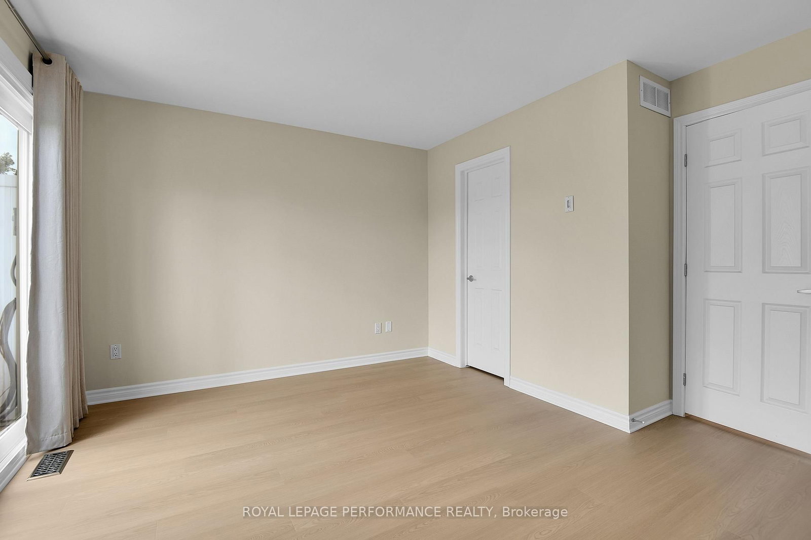 64 Mayflower Private • Ottawa, ON photo 27