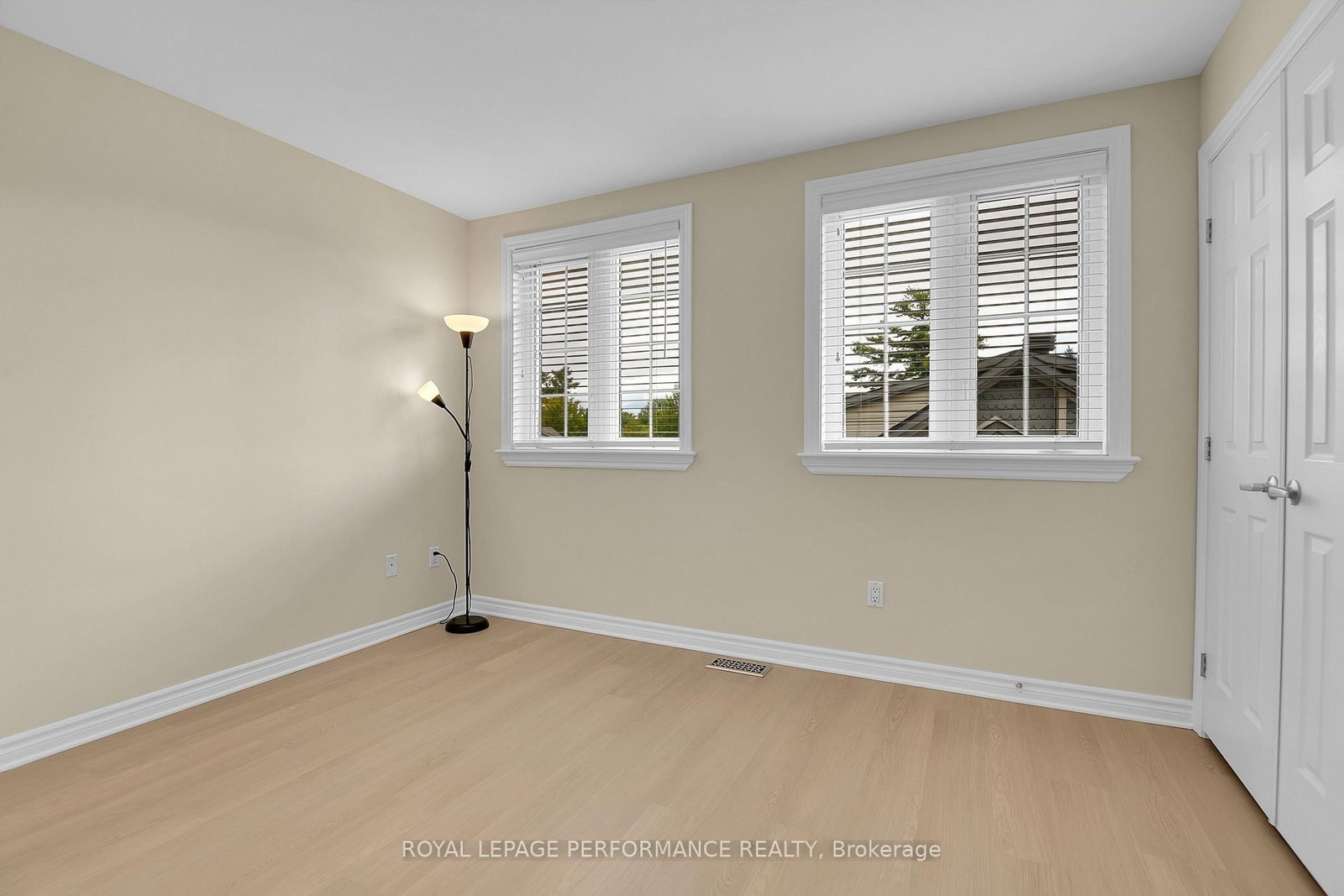 64 Mayflower Private • Ottawa, ON photo 29