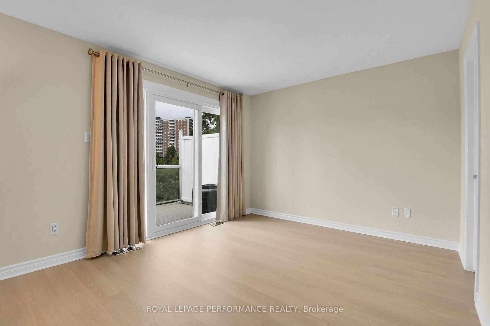 64 Mayflower Private • Ottawa, ON photo 31