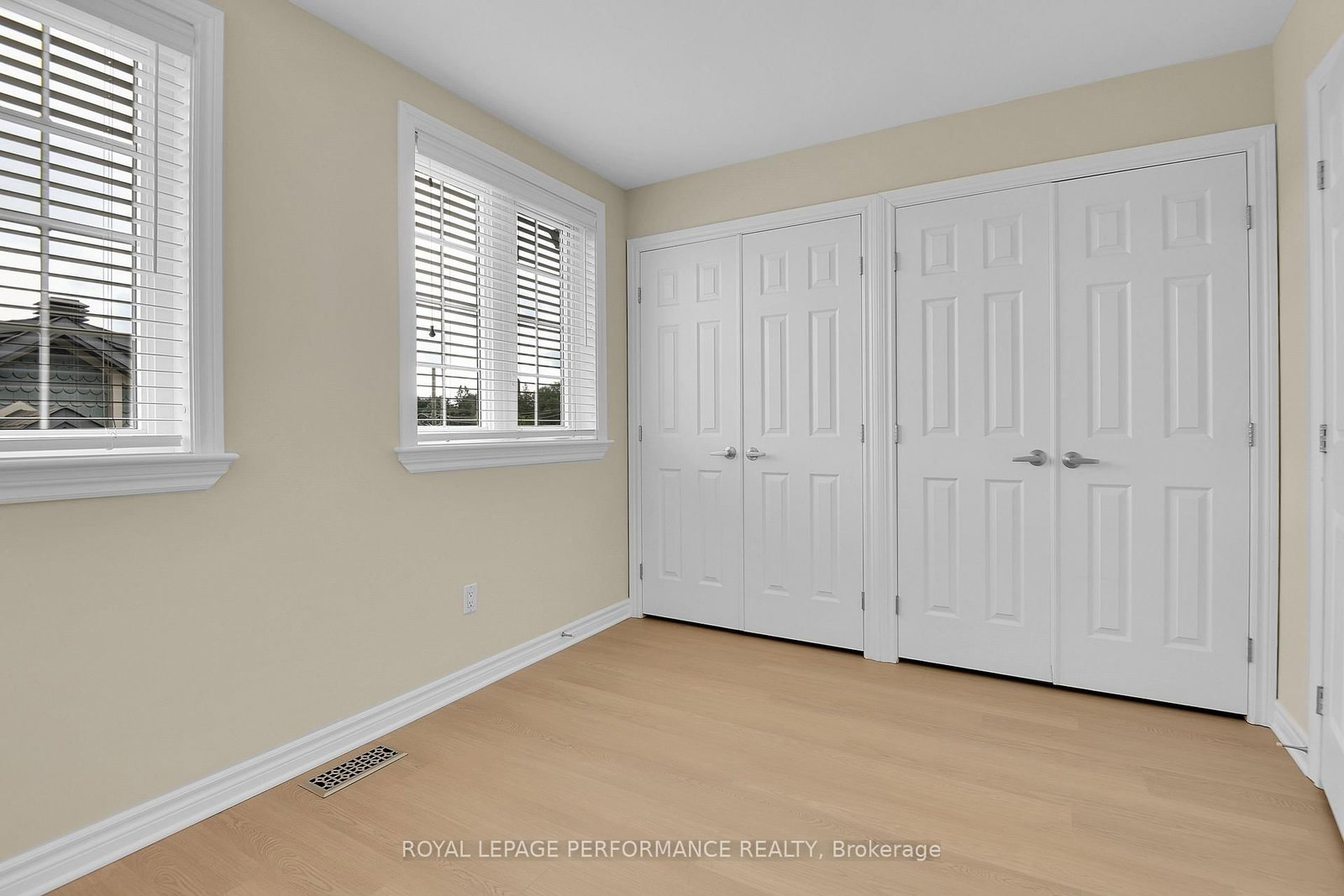 64 Mayflower Private • Ottawa, ON photo 32