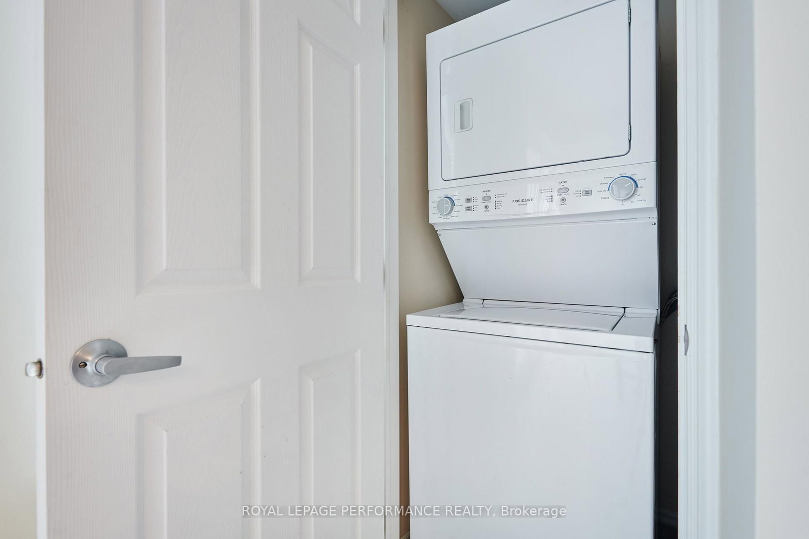 64 Mayflower Private • Ottawa, ON photo 36