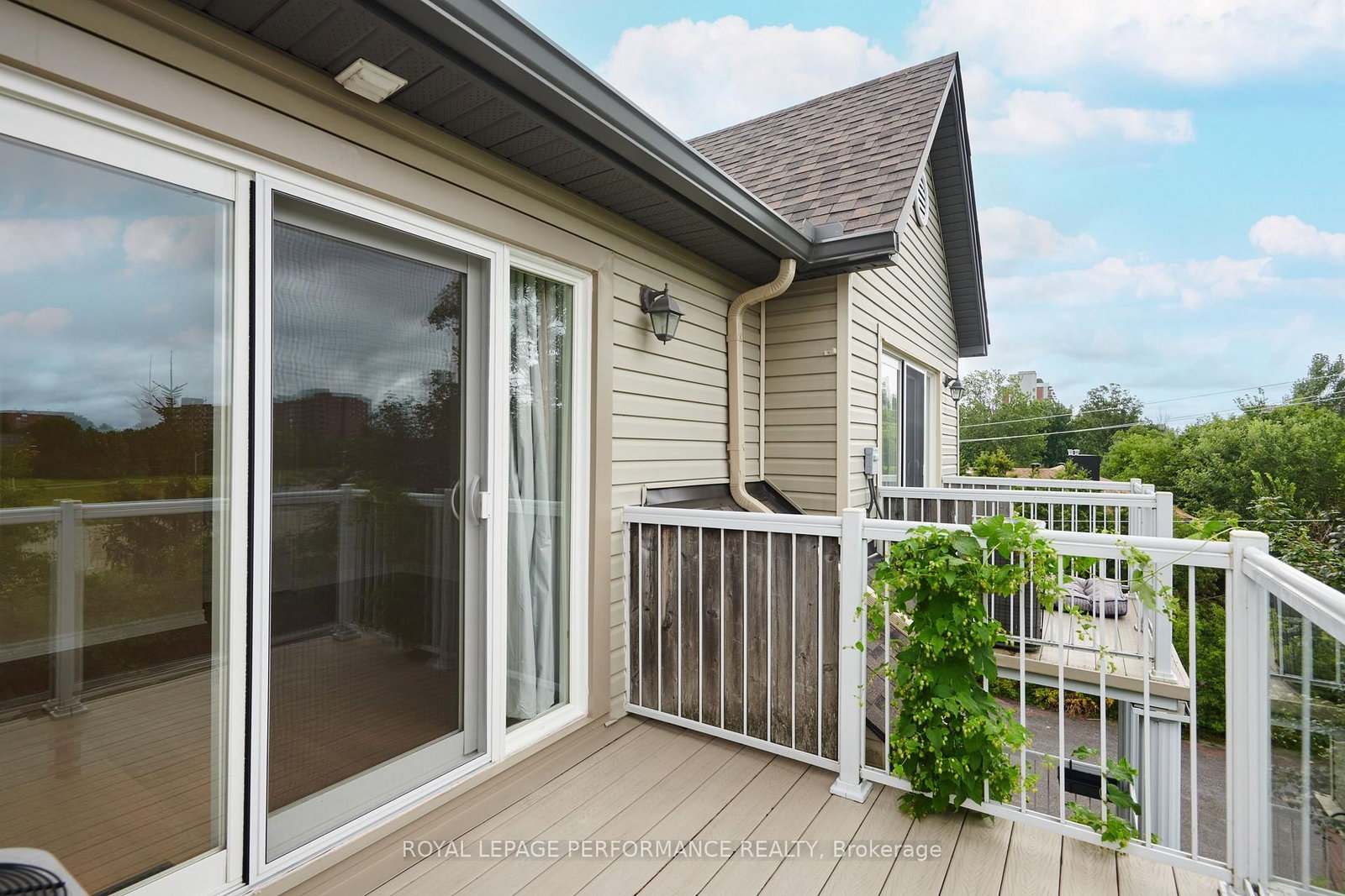 64 Mayflower Private • Ottawa, ON photo 37