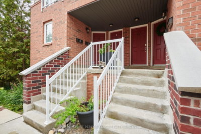 64 Mayflower Private • Ottawa, ON photo 4