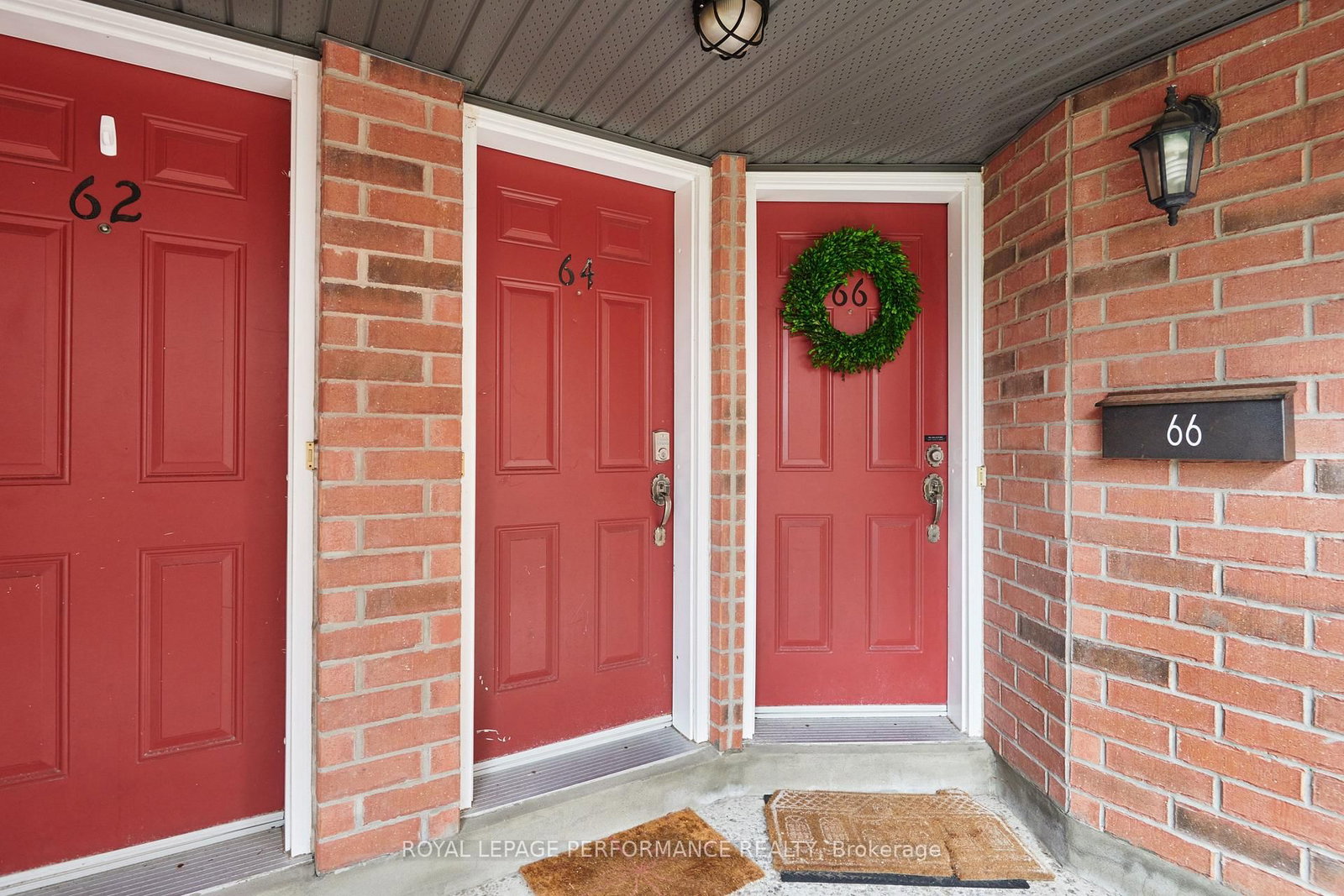 64 Mayflower Private • Ottawa, ON photo 5