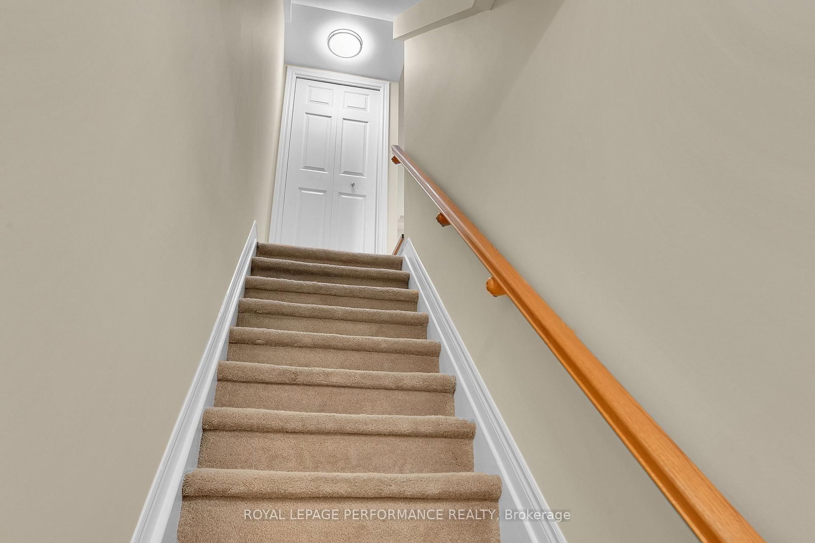 64 Mayflower Private • Ottawa, ON photo 6