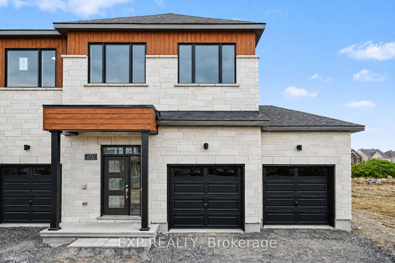 650 Moonglade Crescent