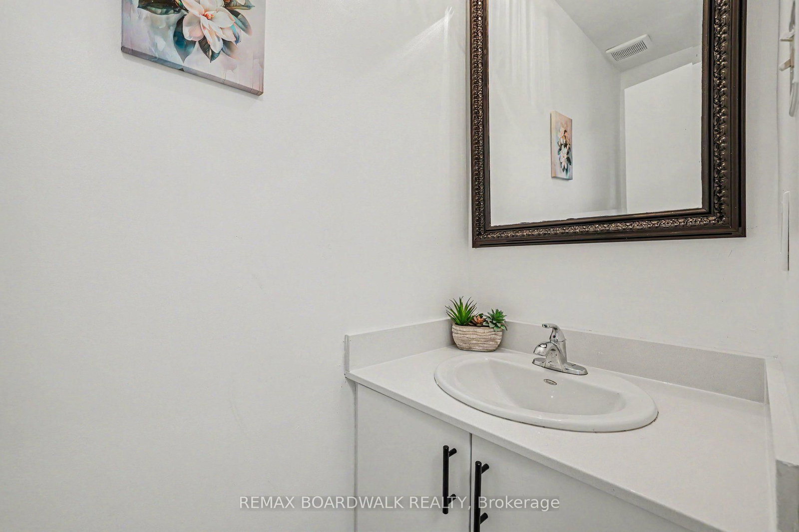 314 Valade Crescent • Orleans, ON photo 4