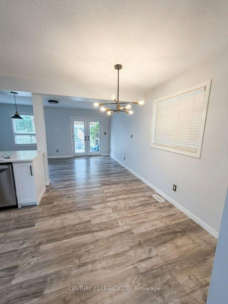 34 Mountain Laurel Crescent