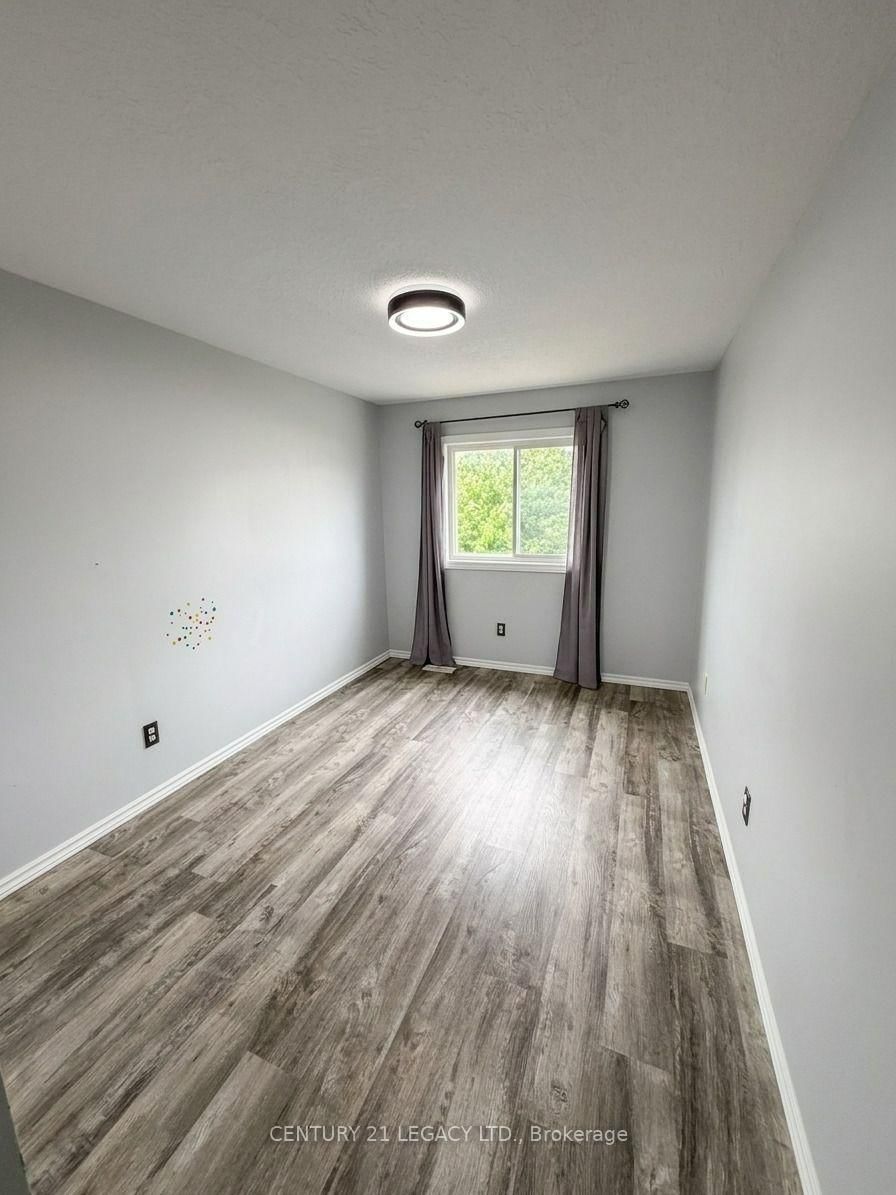 34 Mountain Laurel Crescent • Kitchener, ON photo 8