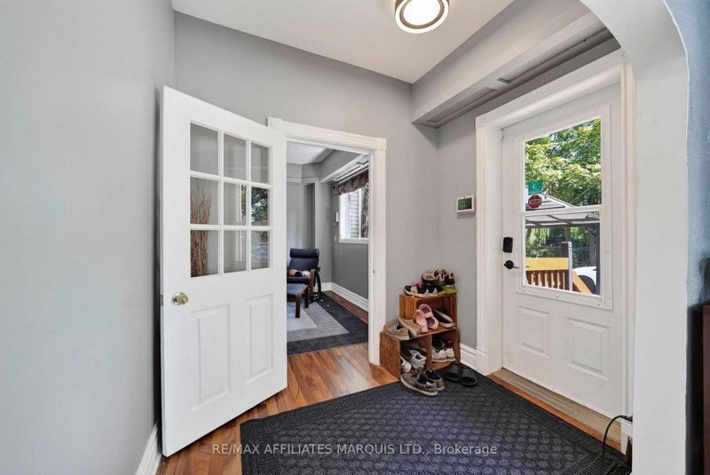 220 SECOND St W photo 5