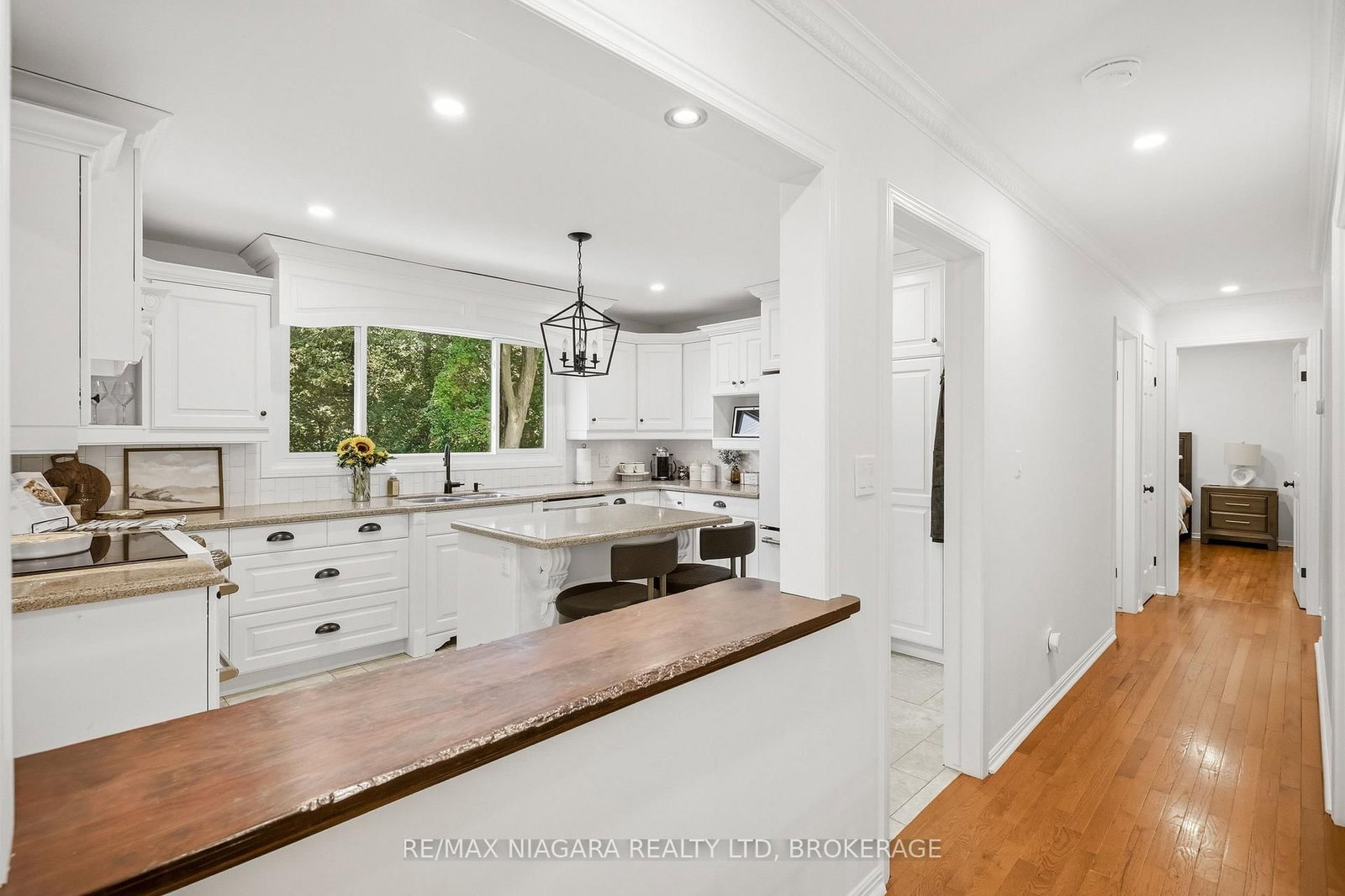 25 Berkhout Terrace • Pelham, ON photo 16