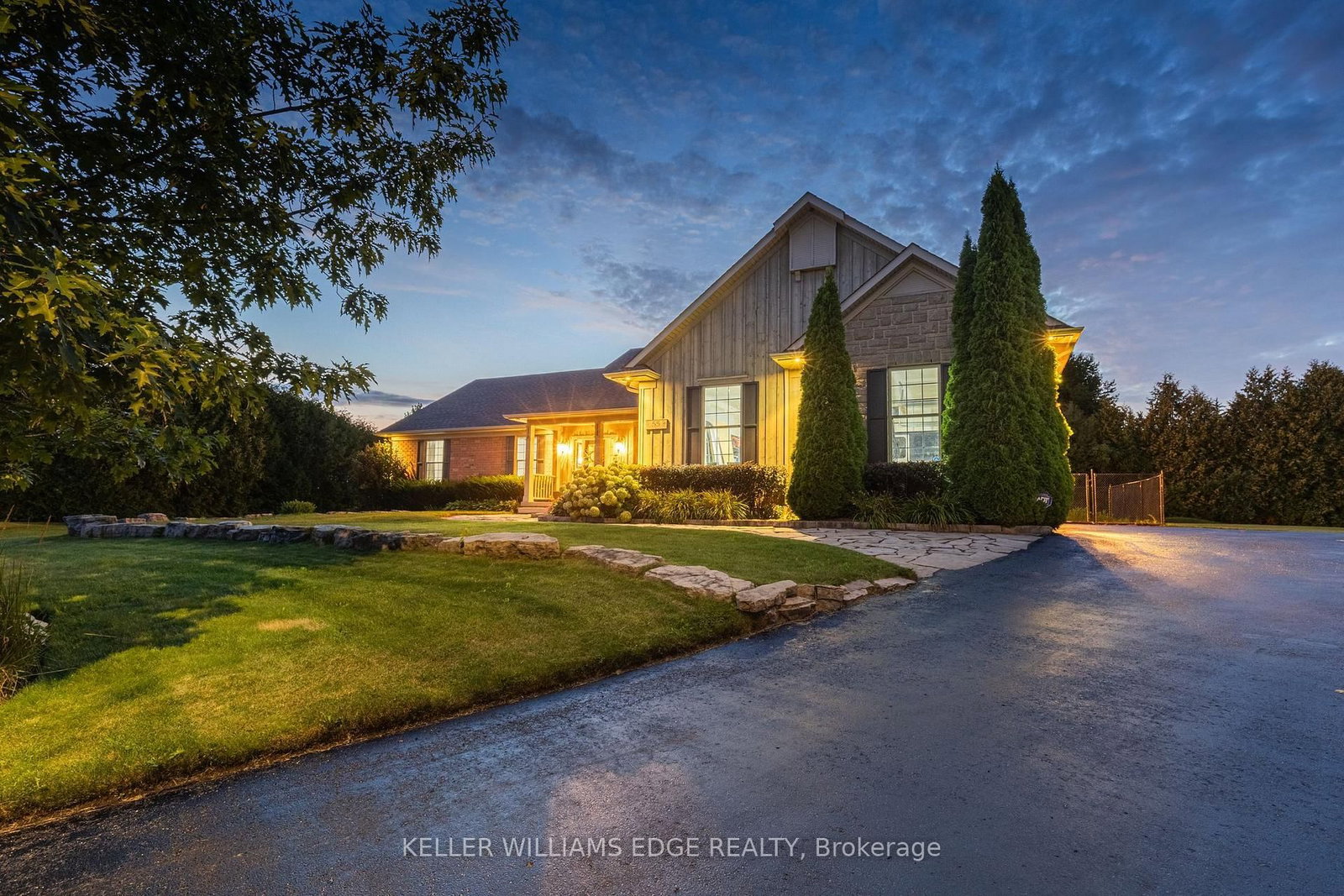 55 Karendale Court • Hamilton, ON photo 2