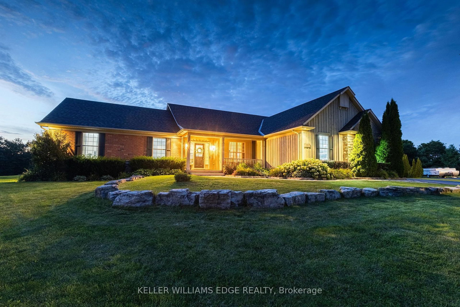 55 Karendale Court • Hamilton, ON photo 3