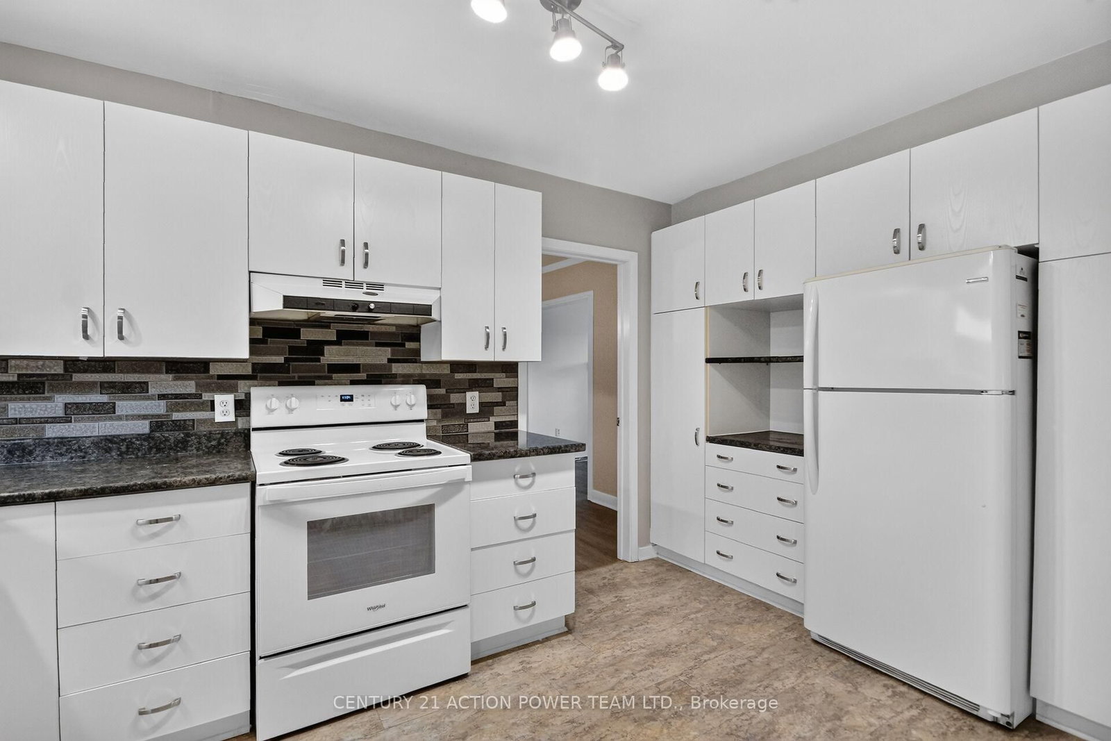 8431 Victoria Street • Metcalfe, ON photo 12