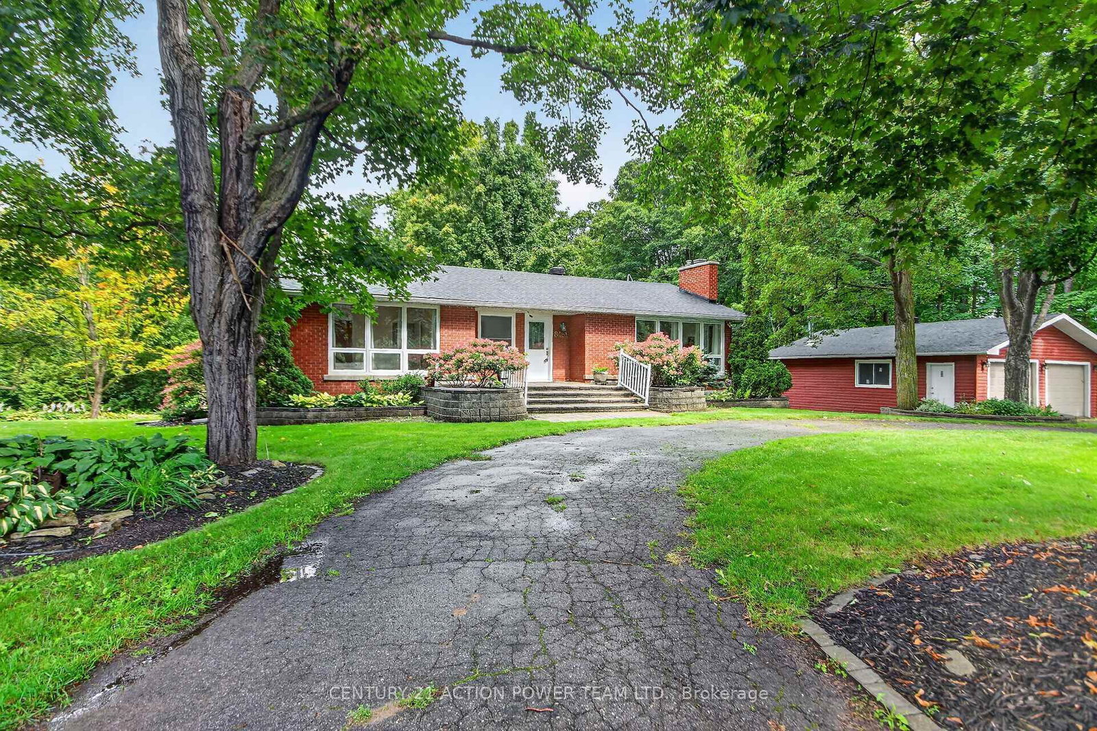 8431 Victoria Street • Metcalfe, ON photo 3