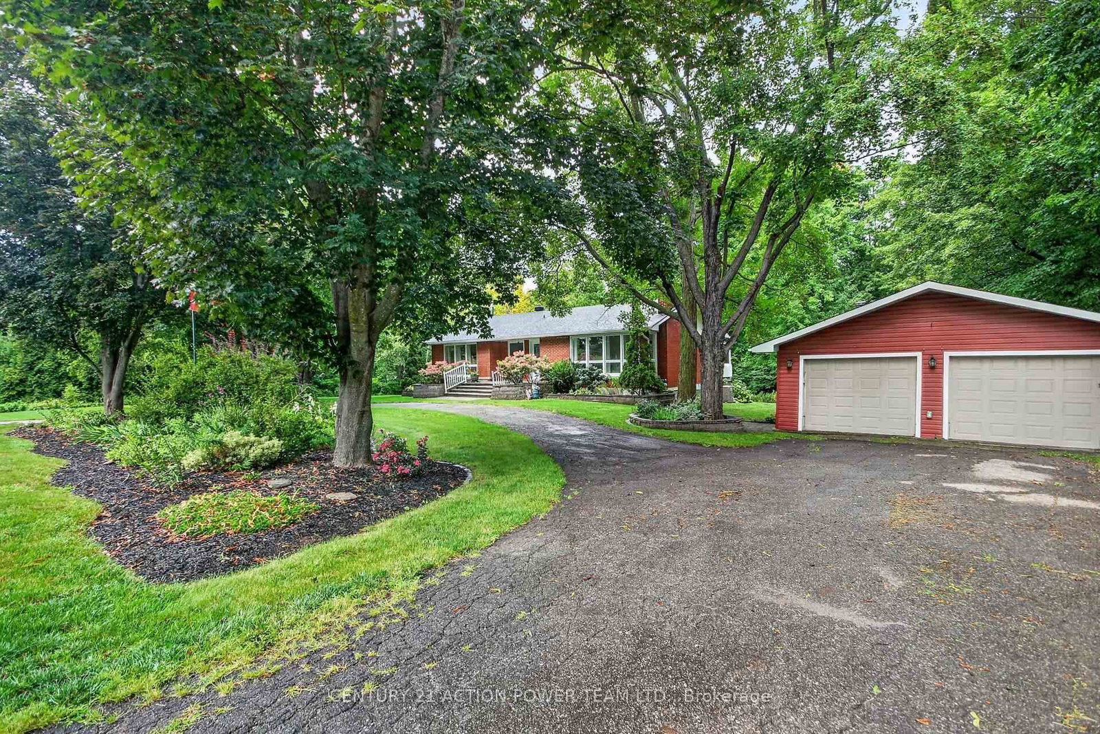 8431 Victoria Street • Metcalfe, ON photo 4