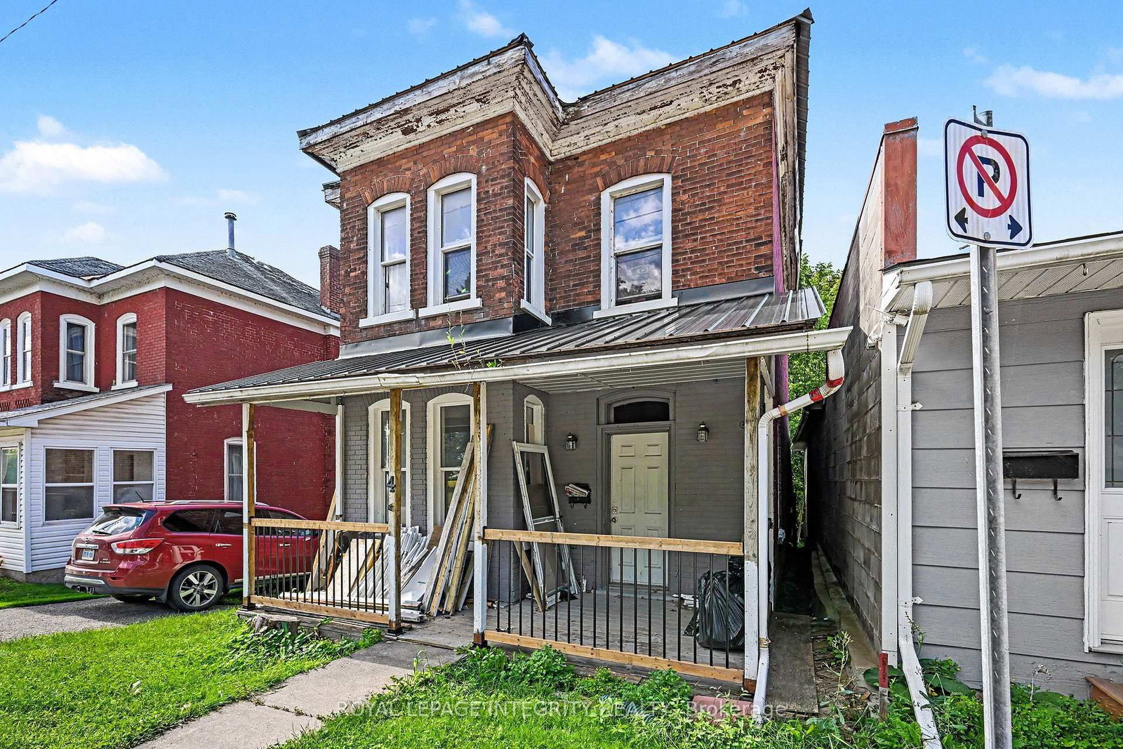 42 Elmsley Street S • Smiths Falls, ON photo 2