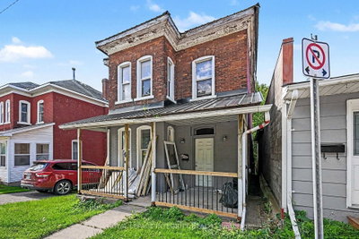 42 Elmsley Street S • Smiths Falls, ON photo 2