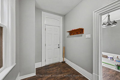 42 Elmsley Street S • Smiths Falls, ON photo 3