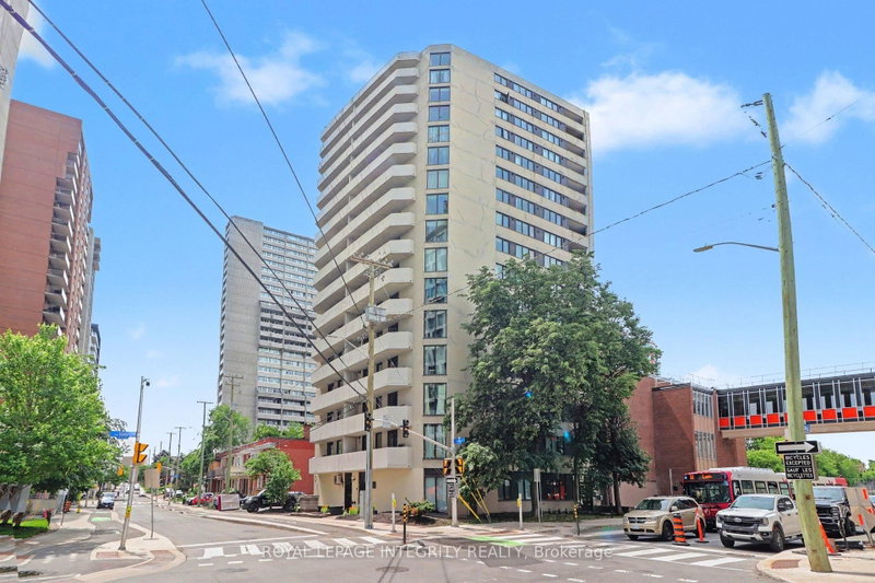 102 - 200 Bay Street S