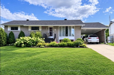 Detached House for sale at 127 Bridge Street, Bancroft, Ontario, K0L 1C0 - Bancroft Ward - MLS: X13724086