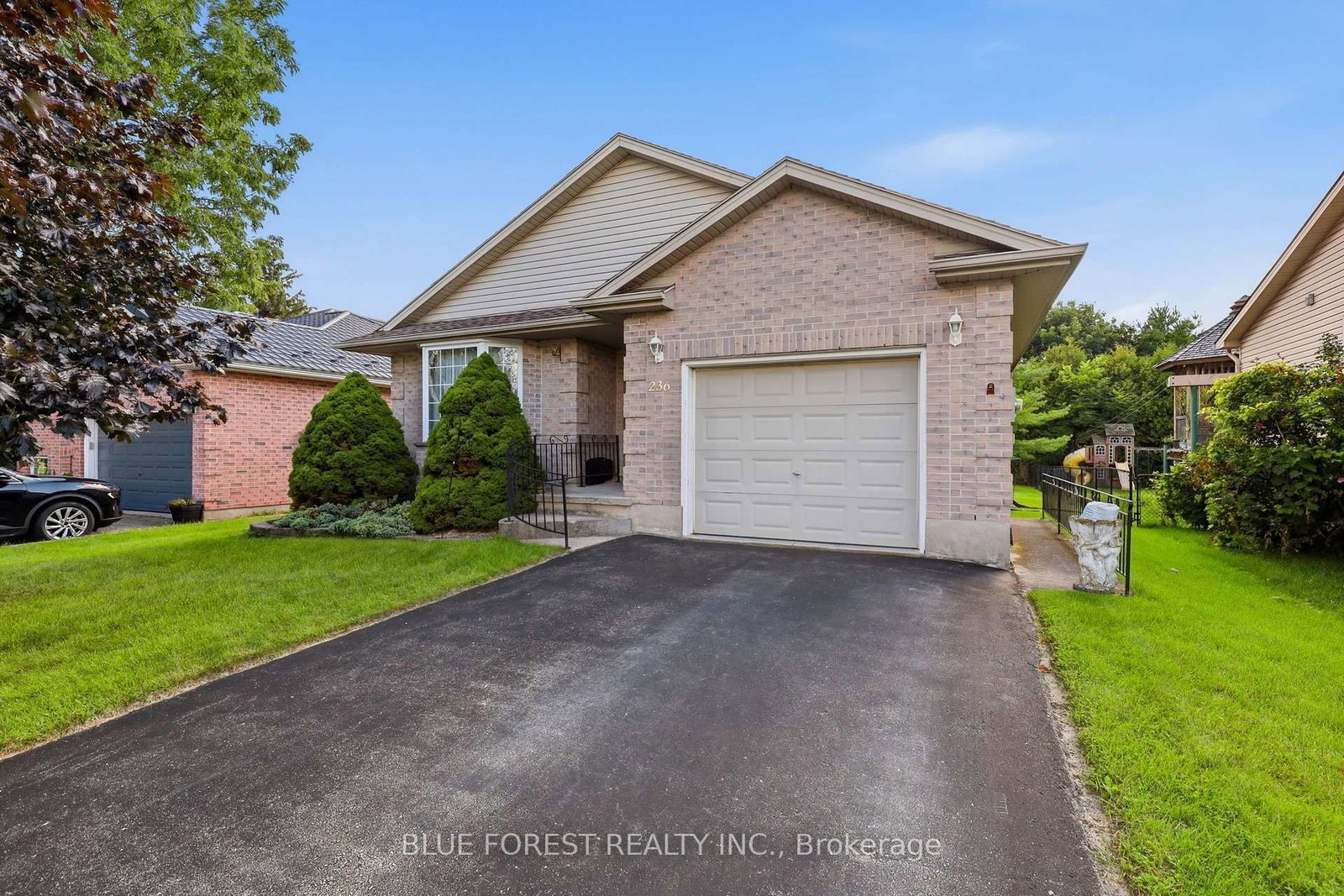 236 Margaret Street • Dutton/Dunwich, ON photo 1
