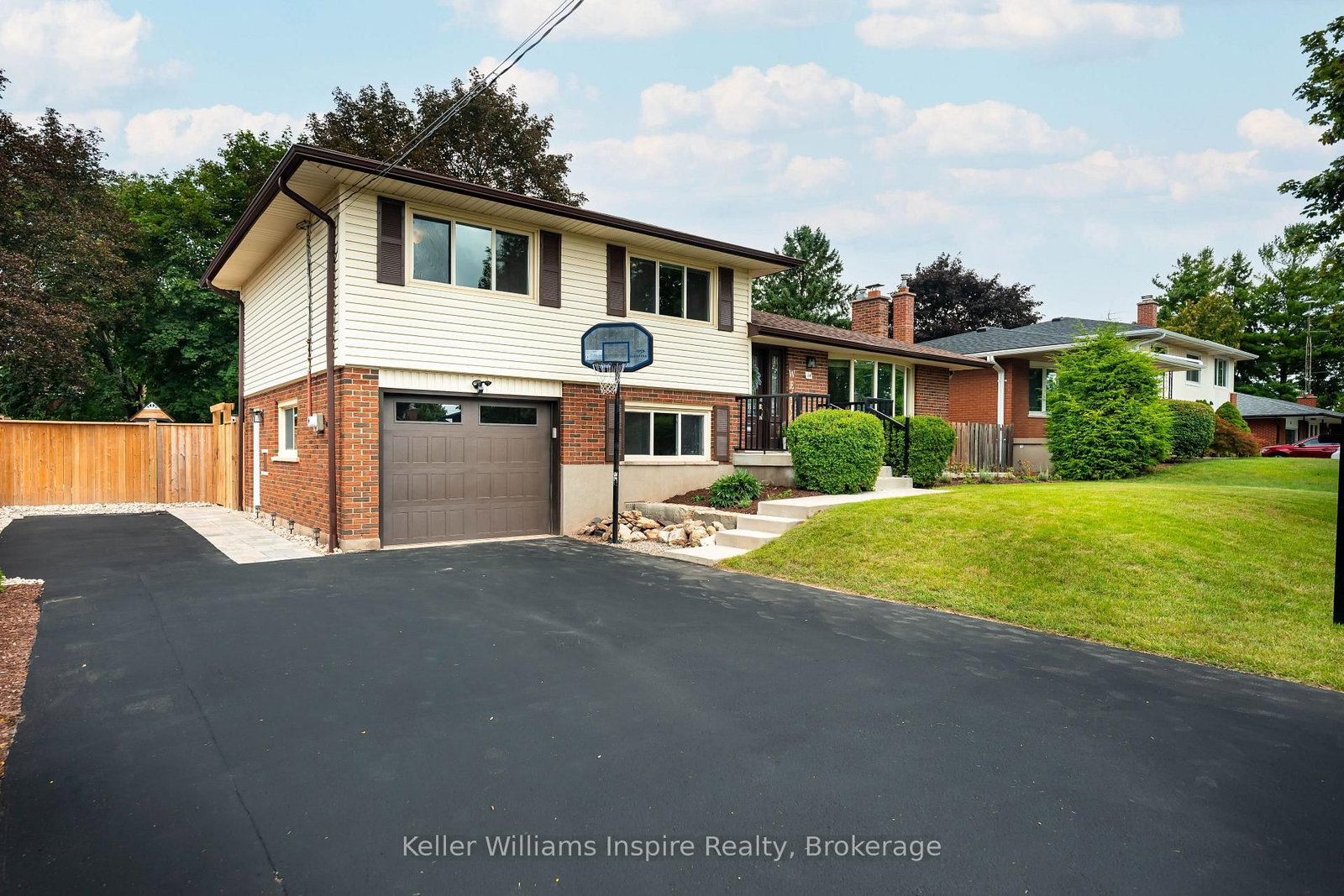 14 CHELTONWOOD AVE. • Guelph, ON photo 1