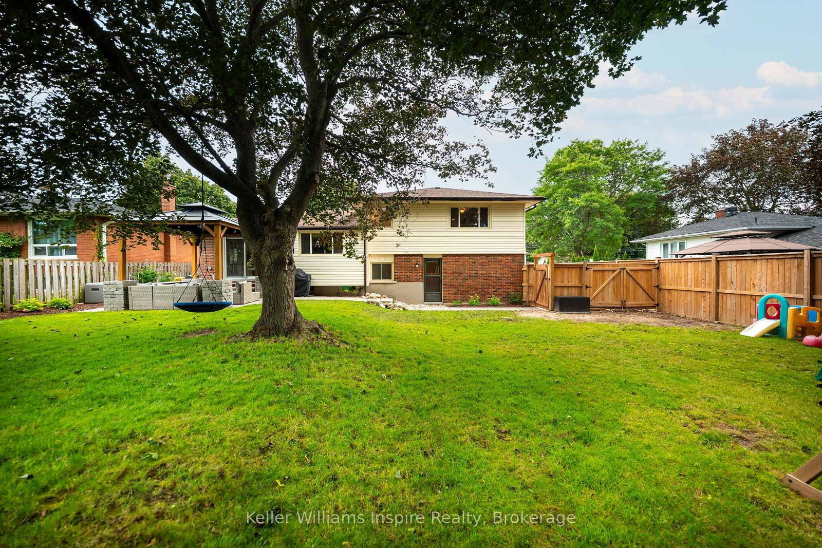 14 CHELTONWOOD AVE. • Guelph, ON photo 11