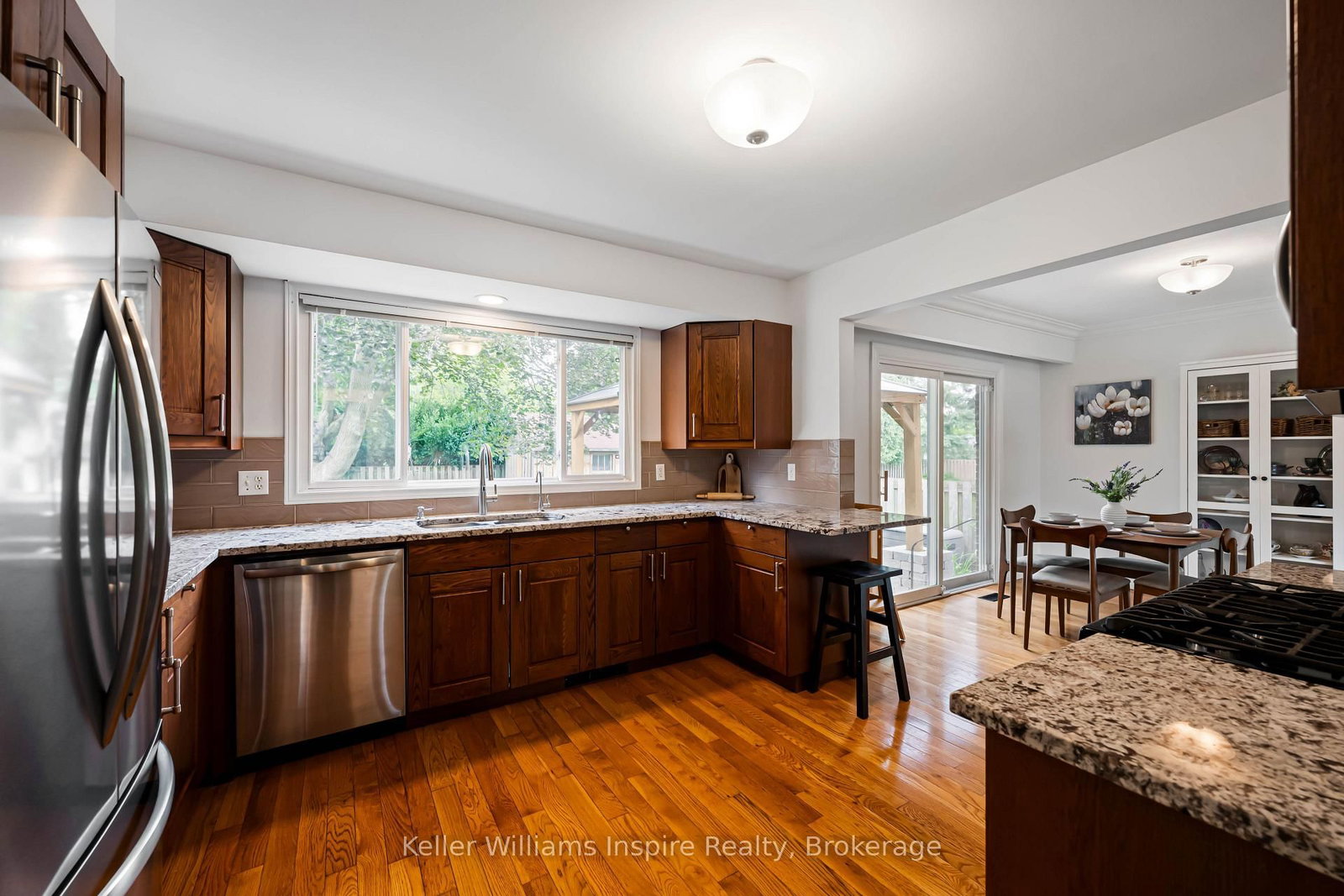 14 CHELTONWOOD AVE. • Guelph, ON photo 4