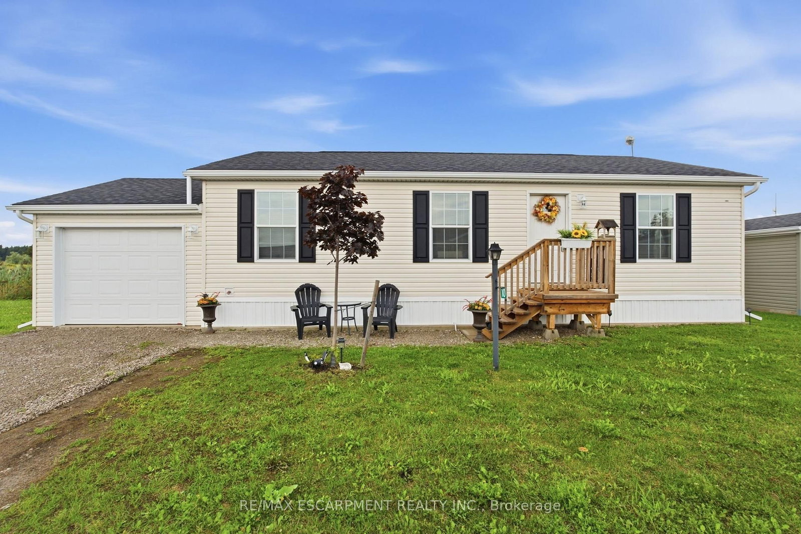 10 Marsh Cove • Haldimand, ON photo 2