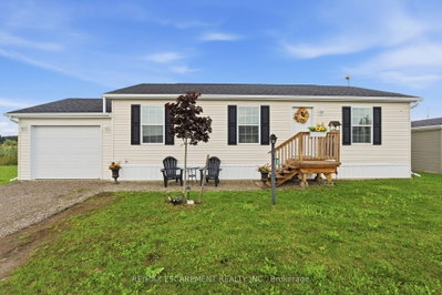 10 Marsh Cove • Haldimand, ON photo 2